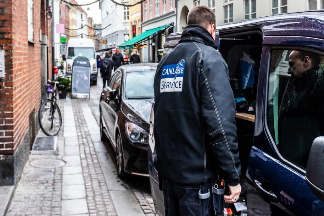 7J3A0396 Med over 20 års erfaring kan vi hjælpe dig med alle former for låsearbejde. Ring i dag.